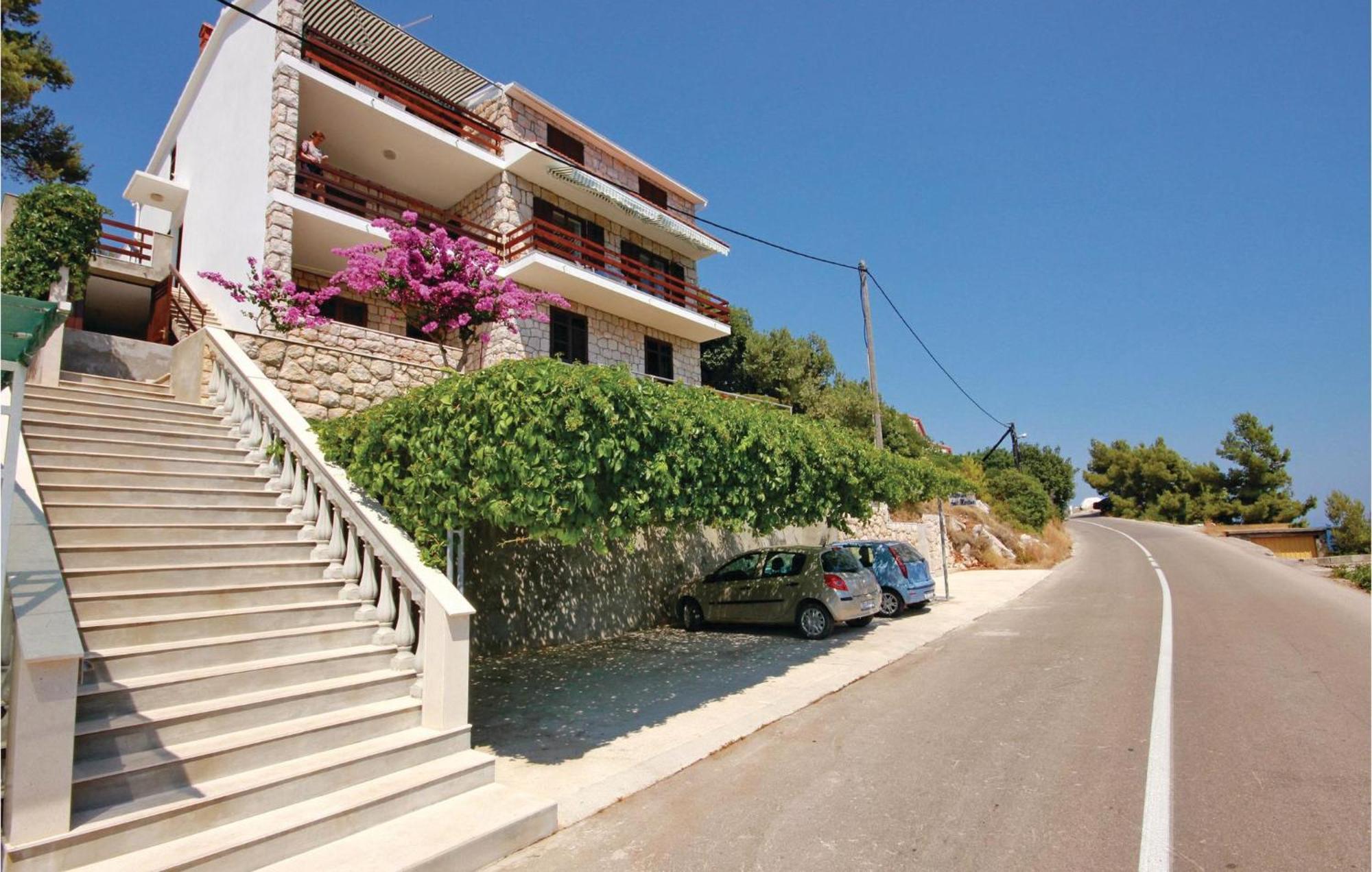 Beautiful Apartment In Prizba With Wifi Dış mekan fotoğraf